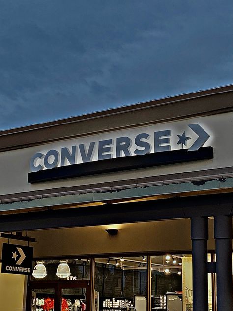 Converse Store, Store Aesthetic, Converse Aesthetic, Building Aesthetic, Aesthetic Shop, Wallpaper Aesthetic, Light In The Dark, The Darkest, Converse