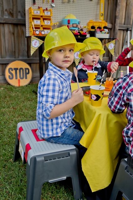 I love the seating Diy Activities For Kids, Construction Birthday Party Ideas, Toddler Birthday Party Themes, Construction Birthday Party, Toddler Birthday Party, Bob The Builder, Construction Birthday Parties, Tool Party, Construction Party