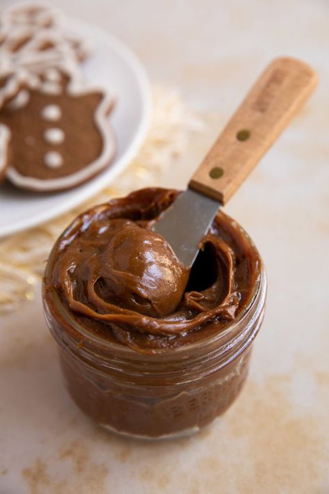 gingerbread cookie butter | hot for food by Lauren Toyota Hot For Food, Vegan Gingerbread Cookies, Flood Icing, Vegan Gingerbread, Cookie Butter, Delicious Donuts, Gingerbread Cookie, Nut Butters, Cookie Crumbs