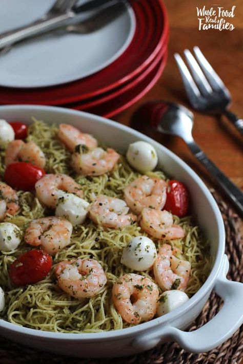 Shrimp Caprese, Easy Shrimp Pasta, Decadent Dinner, Pesto Shrimp, Caprese Recipes, Caprese Pasta, Italian Pasta Recipes, Easy Shrimp, Easy Italian