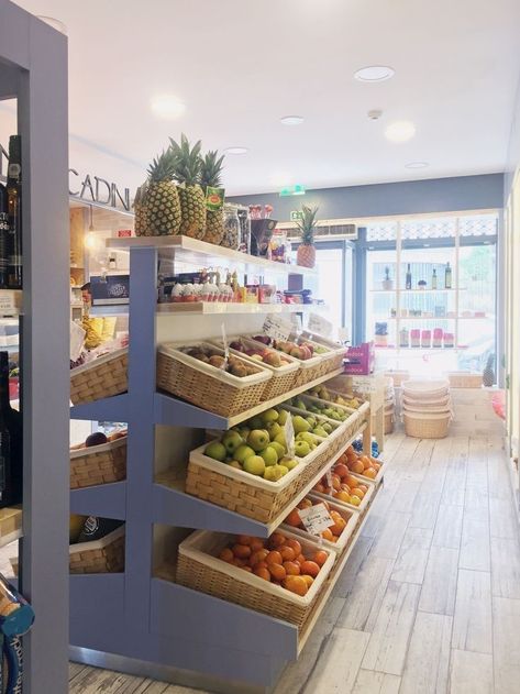 Fruit Store Design, Vegetable Store Design, Cute Grocery Store, Grocery Store Interior, Mini Market Store Ideas, Grocery Design, Farm Market Ideas, Portugal Design, Supermarket Design Interior