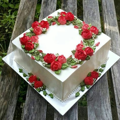 Buttercream Rose Cake, Square Cake Design, Flower Cake Design, Sheet Cake Designs, Square Wedding Cakes, Buttercream Flower Cake, Cupcakes Decorados, Square Cake, Creative Cake Decorating