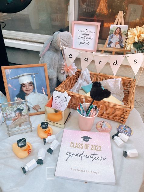 Graduation Party Entrance Table, Grad Party Diy Decorations, Grad Party At Home, At Home Graduation Party Ideas, Open House Ideas For Seniors, Grad Party Ideas Decorations, Grad Party Diy, Fun Graduation Party Ideas, Simple Grad Party