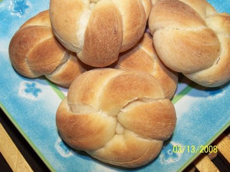 Make and share this Kansas Pan Rolls recipe from Genius Kitchen. Pan Rolls Recipe, Pan Rolls, Make Cinnamon Rolls, Sticky Buns, Roll Recipe, Bread Maker, Bread Machine, American Food, Pastry Recipes