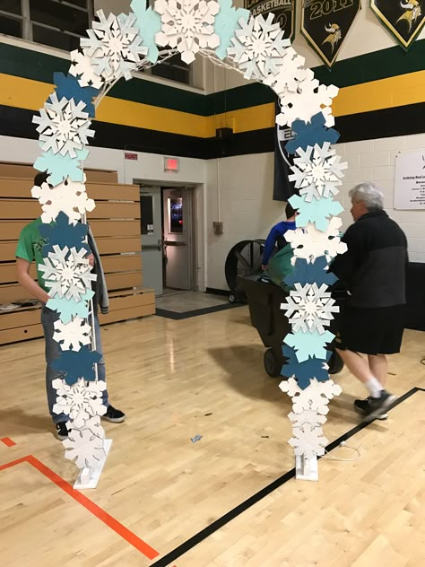 Winter Middle School Dance Decorations, Snow Theme Decorations, Diy Winter Trees, Winter Theme School Decorations, Winter Wall Decorations For Classroom, Snow Decor Diy Winter Wonderland, Snowflake Dance Decorations, Winter Formal Decorations Dance High Schools, Middle School Winter Dance Themes