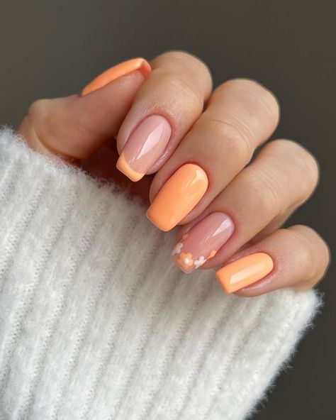 40+ Orange Nails You Need To Try! - The Pink Brunette Coral Nails With Design, Unghie Sfumate, Unghie Nail Art, Peach Nails, Coral Nails, Short Acrylic Nails Designs, Orange Nails, Short Acrylic Nails, Best Acrylic Nails