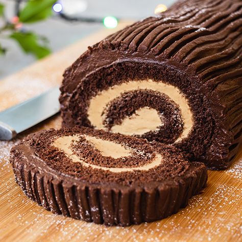 Yule Log Cake Decoration, Caramel Dipping Sauce, Yule Log Recipe, Chocolate Log, Chocolate Yule Log, Caramel Cake Recipe, Chocolate Caramel Cake, Yule Log Cake, Caramel Cream