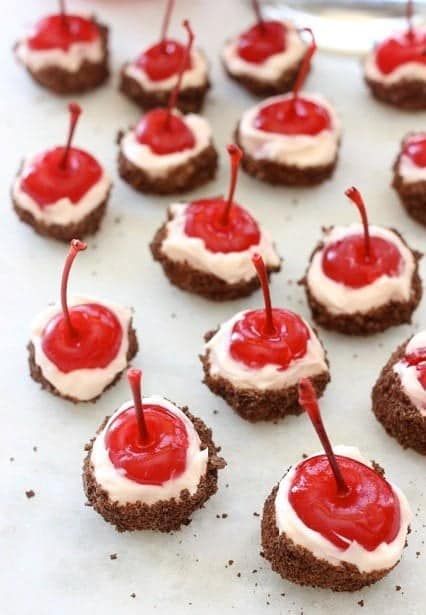 Cherry Topping For Cheesecake, Desserts With Alcohol, Cherry Cheesecake Bites, Cherry Bites, Red Wine Brownies, Boozy Fruit, Cheesecake Minis, Cheesecake Cherry, Infused Desserts