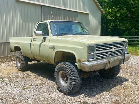 Shitbox Truck, Shitbox Cars, 1976 Chevy Truck, K10 Chevy, Mudding Trucks, Old Square Body Chevy, 80s Chevy Truck, 4 Door Square Body Chevy, Squarebody Chevy