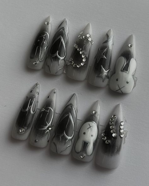 Tim Burton Inspired Nails, Tim Burton Nail Art, Tim Burton Nails, Ideas Uñas, Goth Nails, Really Cute Nails, Nail Sets, Press Ons, Nail Inspiration