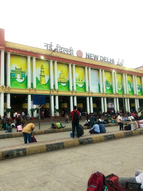 Inside Train Aesthetic, New Delhi Railway Station, Train Aesthetic, Bath Aesthetic, City Life Photography, Bus Terminal, Fake Pictures, Photo Art Gallery, Railway Station