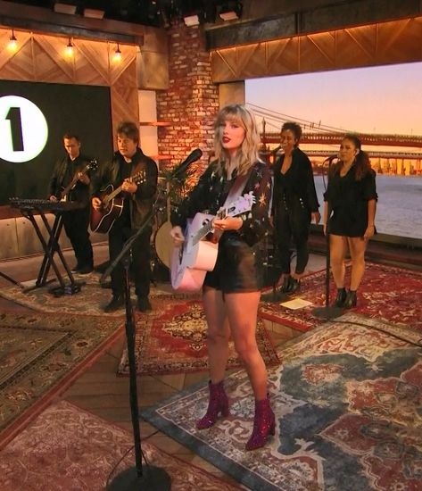 Taylor Swift Bbc Radio 1 Live Lounge, Taylor Swift Bbc Radio 1, Taylor Swift 2011, Taylor Swift Playlist, Bbc Radio 1, Taylor Swift Outfits, September 2, Bbc Radio, Eras Tour