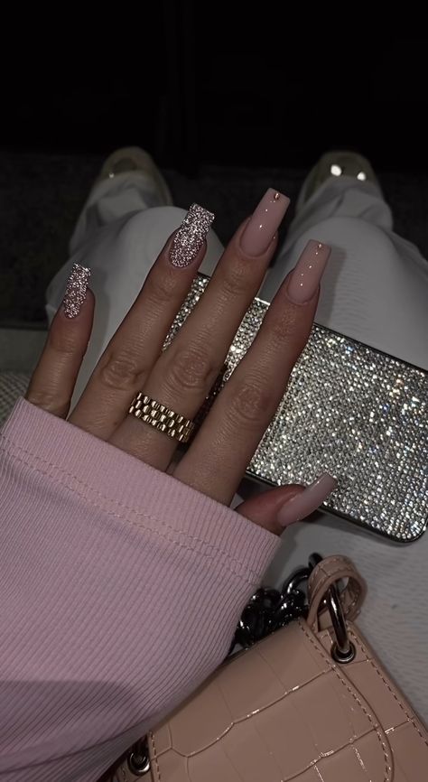 Square Nails With Glitter, Black Nails With Glitter, Christmas Nails Acrylic, Nails Only, Bling Acrylic Nails, Square Acrylic Nails, Xmas Nails, Luxury Nails, Classy Nails