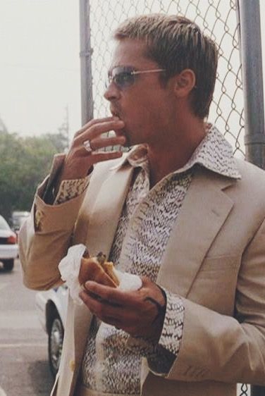 Ocean’s Eleven Celebrities Eating Burgers, Brad Pitt Eating, Celebrities Eating, Ocean's Eleven, Ocean’s Eleven, Oceans Eleven, Boy Meme, Oceans 11, Danny Ocean