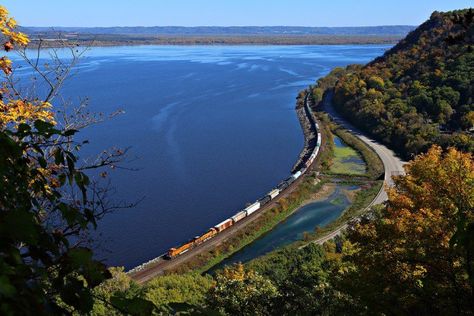 12 River Towns Everyone Should Visit in Wisconsin Wisconsin Attractions, Wisconsin Camping, Minnesota Travel, Wisconsin Travel, Great River, Mississippi River, Scenic Drive, Day Trips, Places To See