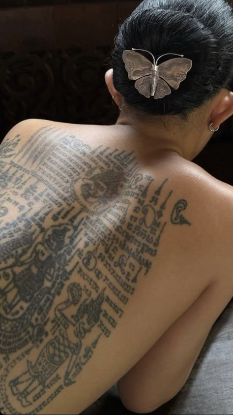 Buddhist Back Tattoo, Wings From The Back, Big Spine Tattoos For Women, Side Hip Tattoos Women, Tattoo Buddhist, Tattoo Ideas Placement, Buddhism Tattoo, Lettering Chicano, Side Hip Tattoos