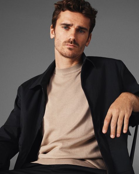 Griezmann Style, T Shirt Trends, Tom Hardy Photos, Cotton Jacket Men, Cute Blonde Guys, Football Boyfriend, Cute Brunette, Football Icon, Football Is Life