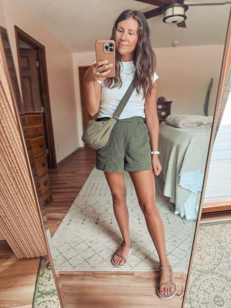 Green Linen Shorts Outfit, Tevas Outfit, Earthy Tones Outfit, Teva Sandals Outfit, Minimalist Chic Outfit, Green Shorts Outfit, Linen Shorts Outfit, August Outfits, Boston Outfits