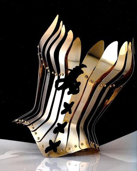 Thierry Mugler (designer) Corset Fashion, Futuristic Fashion, Corsets And Bustiers, Thierry Mugler, Corset Lingerie, Glamour Fashion, Mode Vintage, Couture Collection, Corsets