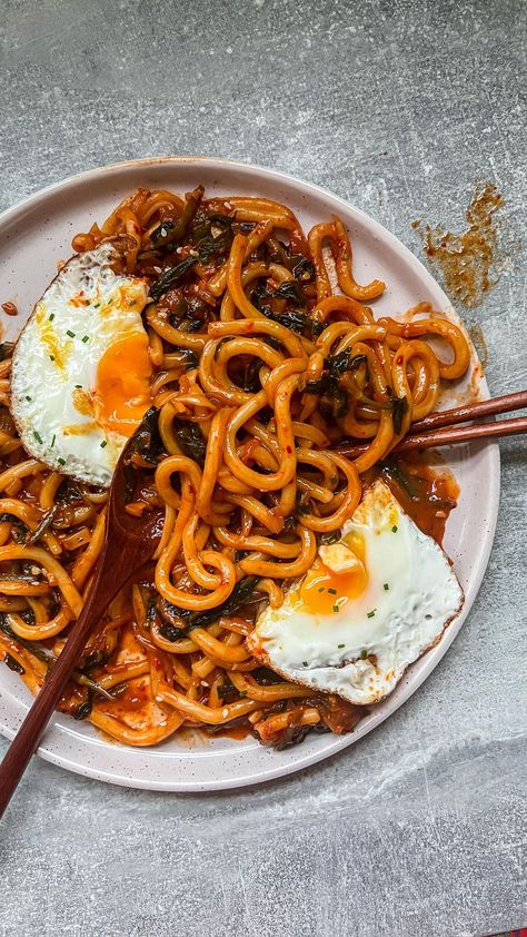 Verna | London eats & homecook (@vernahungrybanana) posted on Instagram: “📍#noodles // *the* best kimchi udon I’ve ever made. And I’ve made this a lot of times, but this is new and improved and I can’t wait for…” • Apr 13, 2022 at 9:40pm UTC Tantanmen Ramen Recipe, Kimchi Udon, Easy Chilli, Udon Recipe, Healthy Noodles, Chinese Cooking Wine, London Eats, Whole Roasted Cauliflower, Chinese Cooking Recipes