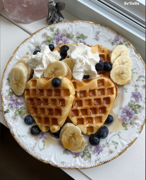 Heart Shaped Waffles, Food Is Fuel, Breakfast Dessert, Food Obsession, Coffee Recipes, Pretty Food, Food Cravings, I Love Food, Cute Food