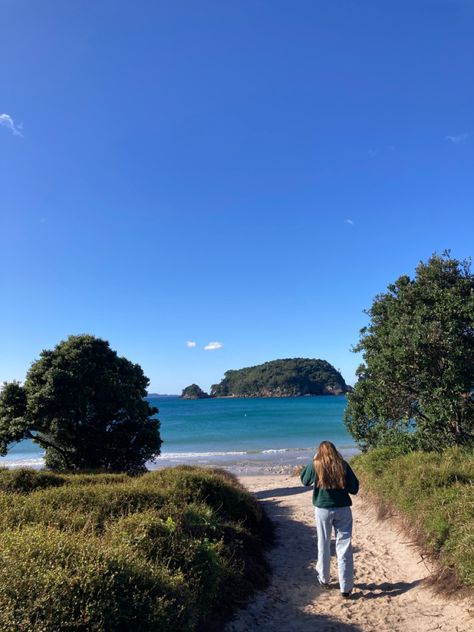 Van Life New Zealand, New Zealand Farmhouse, New Zealand Roadtrip, Nz Summer Aesthetic, New Zealand Aesthetic Girl, New Zealand Outfits, Nz Aesthetic, Beach Side House, New Zealand Aesthetic