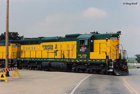 Chicago and Northwestern #6636, EMD, SD24 they are 2400 hp built from 1959-63. Chicago Northwestern Railroad, Map History, History Logo, Train Photos, Logo Pictures, Train Design, N Scale Model Trains, Sault Ste Marie, Train Posters