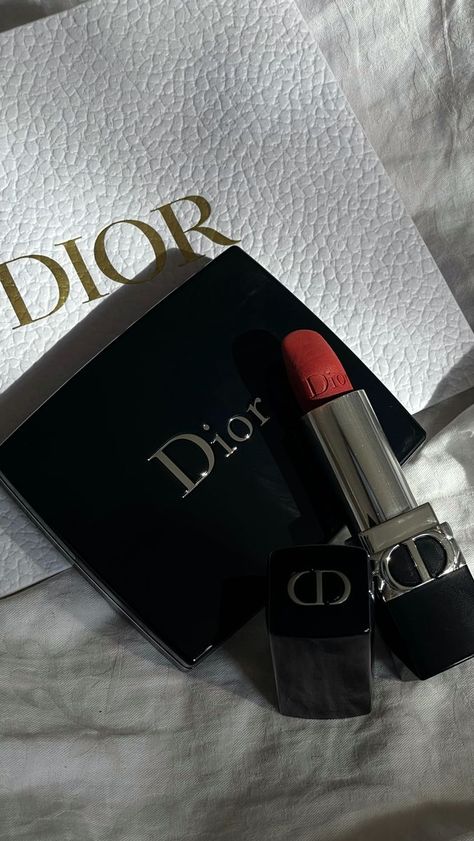 Dior Black Aesthetic, Dior Dark Aesthetic, Dior Makeup Aesthetic, Aphrodite Daughter, Dior Vibes, Arte Wallpaper, Makeup Wallpaper, Brand Aesthetics, Louis Vuitton Iphone Wallpaper