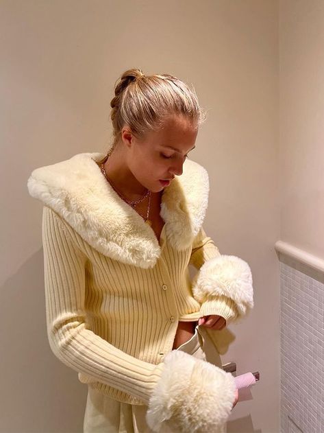 House Of Sunny, Winter Fits, Mellow Yellow, Marie Antoinette, Long Sleeve Cardigan, Look Fashion, Fashion Inspo Outfits, Trendy Outfits, Chic Style