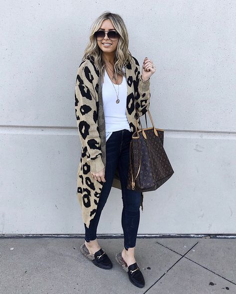 Leopard cardigan, jeans outfit, fall fashion, gucci mules outfit, fur mules, fur mules fall Cheetah Mules Outfit, Womens Mules Outfit, Mules Outfit, Leopard Print Outfits, Loafers Outfit, Fashion Edgy, Leopard Cardigan, Casual Skirt Outfits, Leopard Print Cardigan