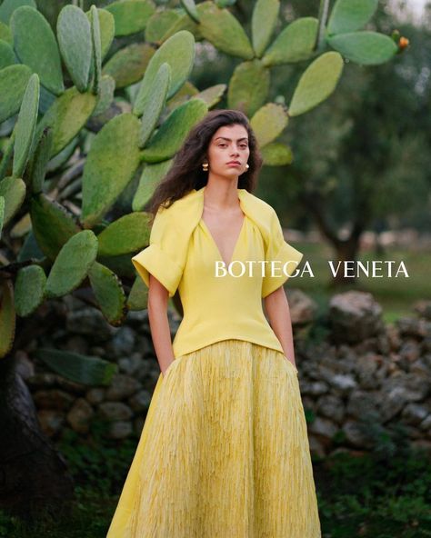 Bottega Veneta Spring Summer 2023, Bottega Veneta Campaign, Camp Style, Campaign Fashion, Resort Fashion, Brand Campaign, Press Tour, Summer Inspo, Messaging App