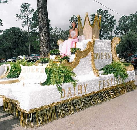 Royal Parade Float, Pageant Parade Float, Princess Float Parade Ideas, Float Designs Parade, Float Decorations Parade Diy, Floweral Design, Parade Float Diy, Parade Float Ideas, Parade Float Decorations