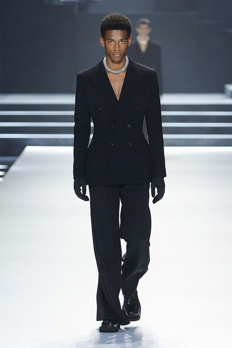 Dolce And Gabbana Suit Men, Prom Outfit Ideas Men, Runway Outfits Men, Aesthetic Suit Men, Glam Outfit Men, Prom Outfit Men, Dolce And Gabbana Suit, Dolce And Gabbana Menswear, Mens Fashion Show Runway