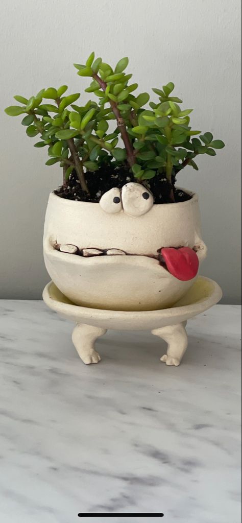 Unusual Ceramic Ideas, Polymer Clay Plant Pot, Monster Ceramics, Ceramic Pottery Diy, Mushroom Planter, Pottery Plant Pots, Elephant Bush, Ceramic Monsters, Clay Plant Pots