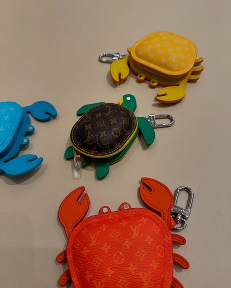 Available in four vibrant colors, this eminently giftable LV Crab Bag Charm brings an uplifting burst of summer color to a favorite bag. A beautifully crafted addition to the growing menagerie of Louis Vuitton animal charms, this playful piece is meticulously assembled from leather with an allover Monogram canvas finish to the body. Introducing the LV Turtle pouch, a fun, functional accessory. Made from Monogram canvas, colorful leather and a silver-tone snap hook, the friendly creature can... Leather Moccasins Diy, Crab Bag, Leather Charms, Diy Moccasins, Animal Bag, Mini Accessories, Charm Chain, Keychain Design, Leather Moccasins