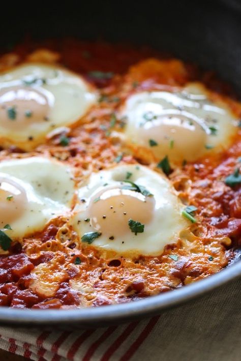 Breakfast Ideas Without Eggs, Low Carb Breakfast Ideas, Eggs In Purgatory, Carb Breakfast Ideas, Inexpensive Meals, Skinnytaste Recipes, Easy Eggs, Egg Dish, Skinny Taste Recipes