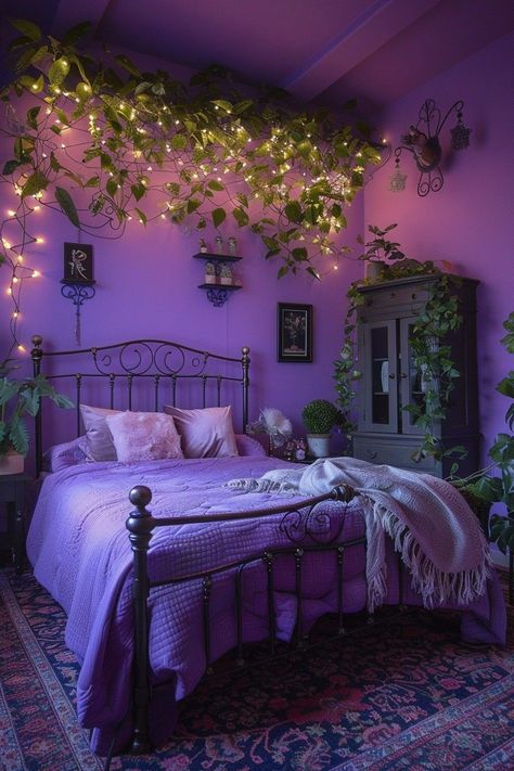 Purple Wall Decoration, Beautiful Bedroom Aesthetic, Lavender Bedroom Walls Inspiration, Lilac Purple Bedroom Ideas, Bedroom Decor Purple Walls, Purple Wall Room Decor, Home Decor Ideas Purple, Room Purple Ideas, Purple Walls Room Ideas