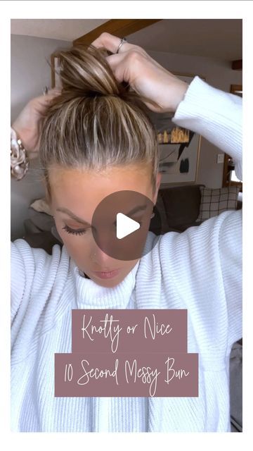 Natalie Palmer on Instagram: "Will you try this?  Double tap and save for later!🥰🫶🏼😘  *all products used and outfit will be 🔗🔗 in my bio on my Amazon Storefront or follow me on LTK!  Like and Comment🫶🏼 Follow for more tips, tricks, and hairstyles💋  #hairstyle #easyhairtutorials #hair #hairgoals #viralreel #beautytips #summerhair #longhair #nataliemwest #trending #fyp #hair #haircrush #bohostyle #heatlesshairstyle #shorts #viralshort #foryourpage #diy #volume #holidayhair #naughtyornice #10secondbun #topknot #momsofinstagram" Summer Holiday Hairstyles, Short Hair Top Knot, Easy Top Knot, Top Knot Tutorial, Messy Buns, Heatless Hairstyles, Hairdos For Short Hair, Hair Tutorials Easy, Like And Comment