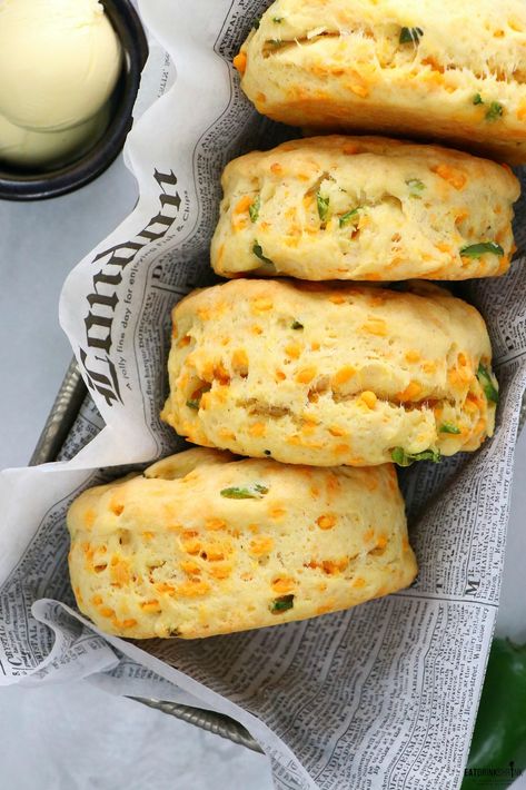 Jalapeno Biscuits, Jalapeno Cheddar Biscuits, Girl Hygiene, Veggie Board, Vegan Bowl Recipes, Vegan Breads, Cooking Vegan, Vegan Biscuits, Savory Foods