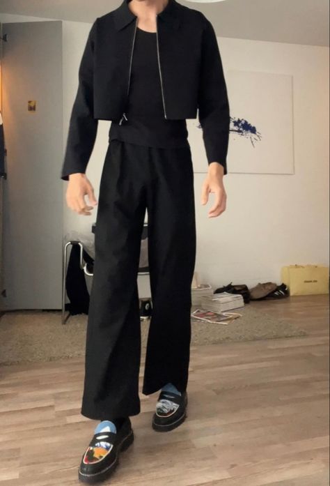 Wide Suit Pants
Statement Loafers
Elevated Streetwear 
All black Outfit
Prada Blouson 
Jaquemus blouson 
2023 Outfit inspiration Cropped Jacket Outfit Men, Cropped Pants Men Outfit, Cropped Jacket Outfit, Trousers Outfit Men, Loafers Men Outfit, Cropped Pants Men, Checkered Trousers, Cropped Jackets, Extreme Fashion