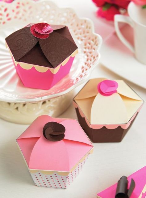 Cake Boxes Cake Slice Box Template, Cupcake Boxes Template, Cupcake Template, Free Craft Templates, Woodland Fairy Party, Paper Cake Box, Cupcake Packaging, Pop Up Card Templates, Cake Templates