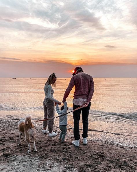 Family With Dog Aesthetic, Happy Family With Dog, Dream Lifestyle Motivation, I Want A Family, Family Vision Board, Life Core, Toddler Pictures, Husband And Wife Love, Camp Lejeune