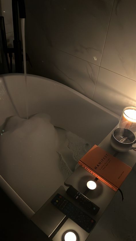 Bubble bath, self care night, relaxing, That girl aesthetic, manifesting aesthetic, bubbles, self care Luxury Self Care, Self Care Black Aesthetic, Bubble Bath Aesthetic, Black Femininity Aesthetic, Femininity Aesthetic, Bath Aesthetic, Vision Board Images, Vision Board Photos, Black Femininity