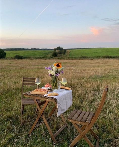 Dream Dates, Picnic Inspiration, Picnic Date, Perfect Picnic, Picnic Time, Spring Vibes, Summer Picnic, Nature Aesthetic, Pretty Places