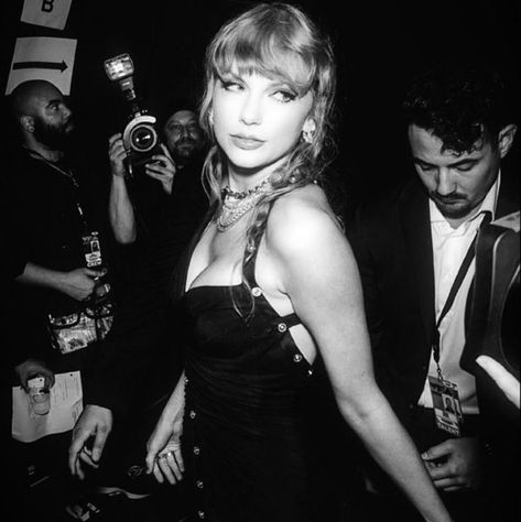 Taylor Swift Vma, Taylor Swift Fotos, Swift Facts, Girls Album, Taylor Swift Facts, Taylor Swift Posters, Taylor Swift Album, Taylor Swift Wallpaper, Taylor Swift Style