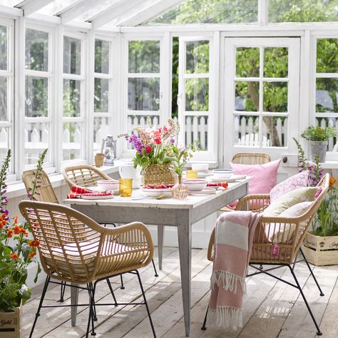 Conservatory dining room ideas – 11 decorating looks to dine in style Conservatory Dining Room Ideas, Small Conservatory Ideas, Small Conservatory, Conservatory Furniture, Conservatory Dining Room, Conservatory Dining, Country House Interior, Summer Dining, Dining Room Ideas