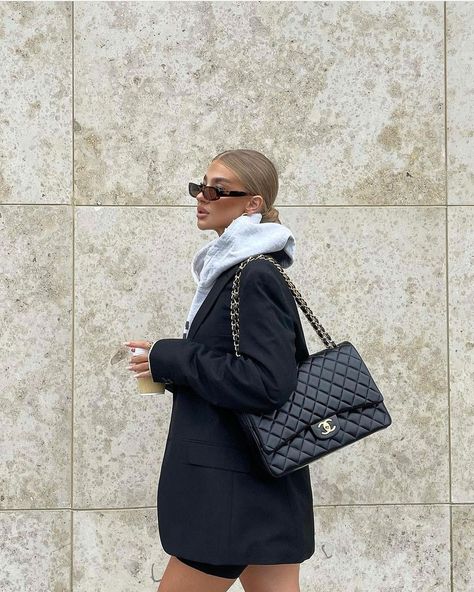 Chanel Classic Outfit, Chanel Boy Bag Outfit, Black White Bedroom, Outdoor Outfits, Motivation Money, Classic Outfit, Bag Outfit, Dior Handbags, Instagram Creative