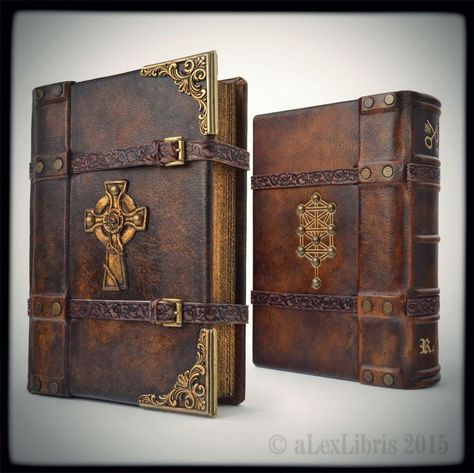 Book Png, Medieval Books, Leather Journal Notebook, Leather Bound Journal, Handmade Leather Journal, Heroic Fantasy, Leather Bound Books, Vintage Book Covers, Custom Journals