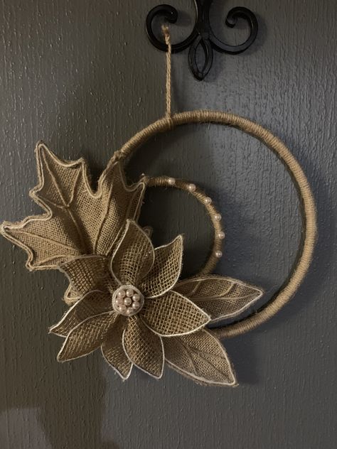 Jute Rope Wall Hanging, Jute Wall Art, Jute Twine Crafts, Rope Wreath Diy, Jute Flowers, Hand Painted Necklace, Jute Crafts, String Crafts, Rope Crafts Diy