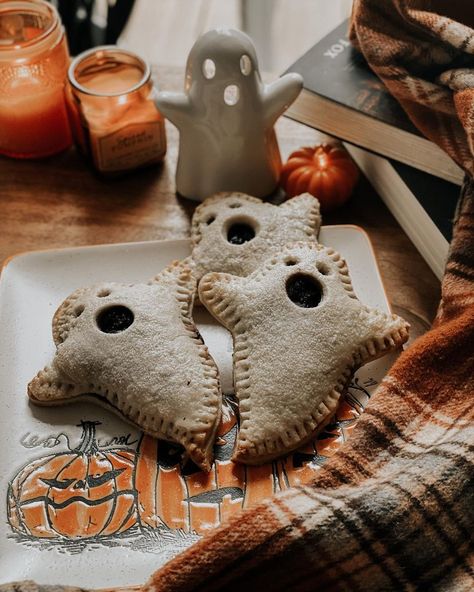 Shanae | Oregon blogger🌲 on Instagram: “I can’t believe we are already here! We are 100 days away from Halloween🎃 I made these boo berry pies from the berries we picked last…” Blueberry Ghost Pies, Blueberry Halloween Treats, Boo Berry Hand Pies, Boo Berry Pie, Ghost Puff Pastry, Ghost Hand Pies, Ghost Pastries, Ghost Pies, Ghost Baking